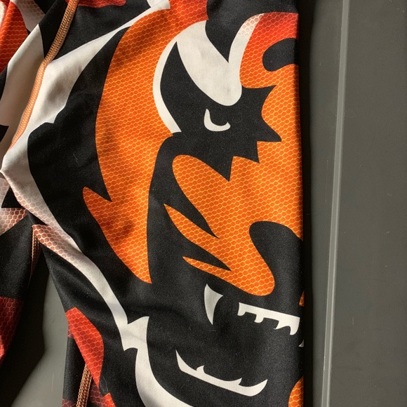 SOLD. Auth. Roni Taylor Fit LE Fibre Bengals Leggings! - Picture 5 of 8